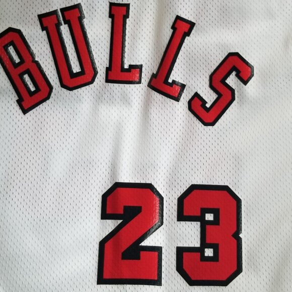 Men's Mitchell & Ness Michael Jordan White Chicago Bulls Rookie Authentic Jersey - Picture 5 of 12